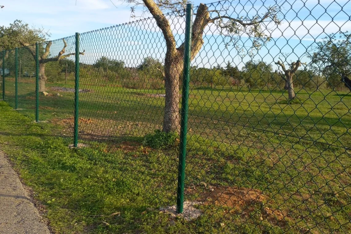 Installation of Elastic Mesh Fence — Sealing — Faro, Algarve